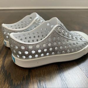 native toddler water shoes size 4